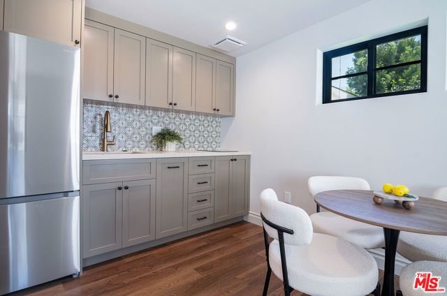 6417 Lindenhurst Avenue, Los Angeles, CA 90048