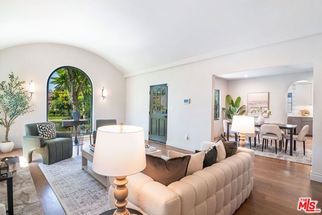 6417 Lindenhurst Avenue, Los Angeles, CA 90048