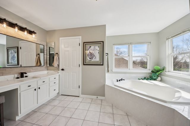 1138 Ridgewood Circle, Lake In The Hills, IL 60156