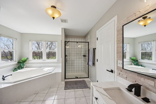 1138 Ridgewood Circle, Lake In The Hills, IL 60156