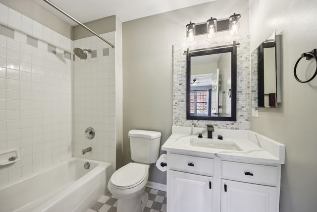 1138 Ridgewood Circle, Lake In The Hills, IL 60156