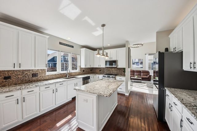 1138 Ridgewood Circle, Lake In The Hills, IL 60156