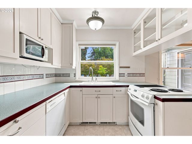 2045 N BLANDENA St, Portland, OR 97217