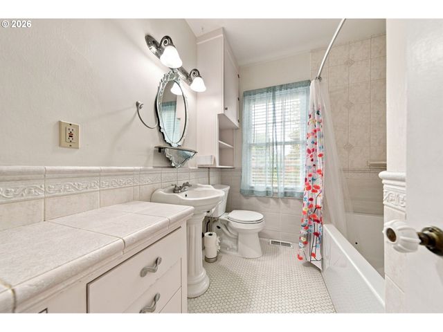 2045 N BLANDENA St, Portland, OR 97217