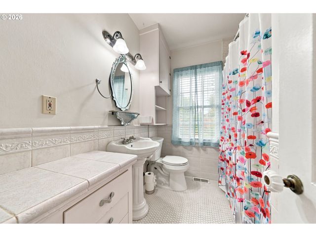 2045 N BLANDENA St, Portland, OR 97217