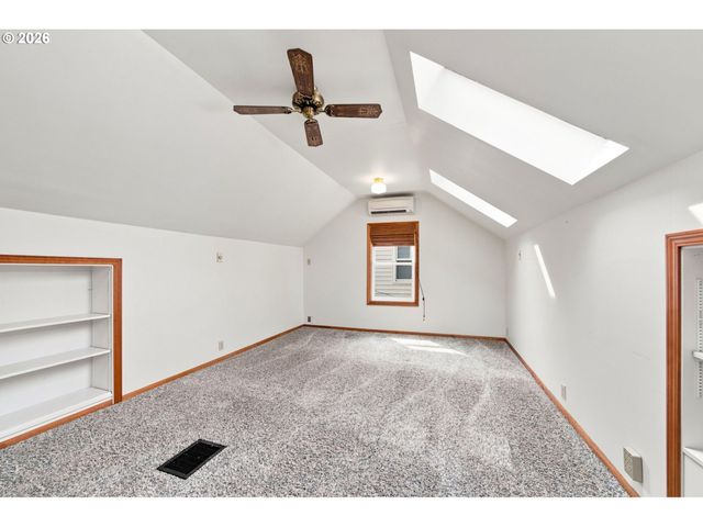 2045 N BLANDENA St, Portland, OR 97217