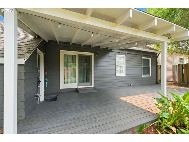 2045 N BLANDENA St, Portland, OR 97217