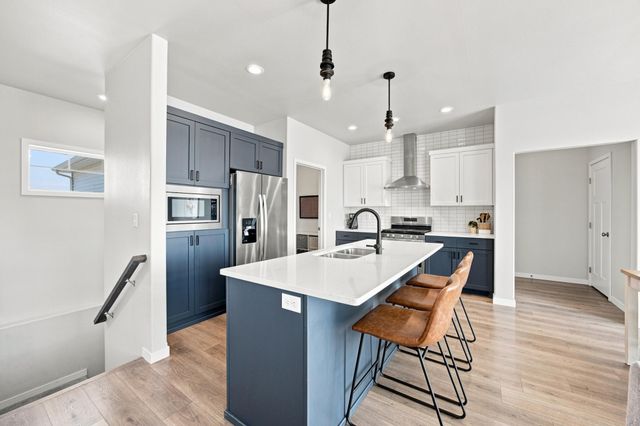 1504 75th Avenue S, Fargo, ND 58104