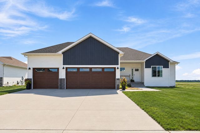1504 75th Avenue S, Fargo, ND 58104