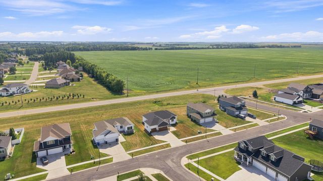 1504 75th Avenue S, Fargo, ND 58104