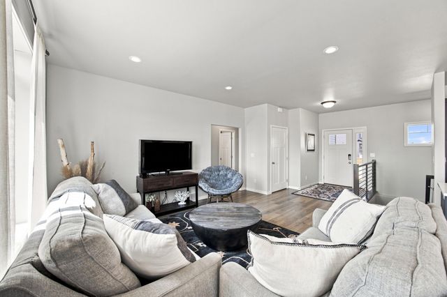 1504 75th Avenue S, Fargo, ND 58104