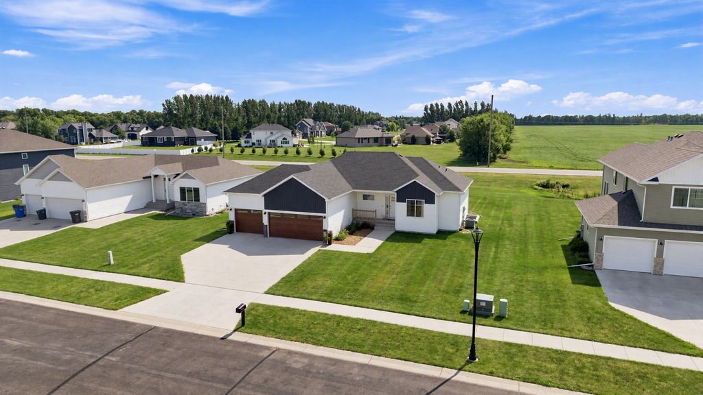 1504 75th Avenue S, Fargo, ND 58104