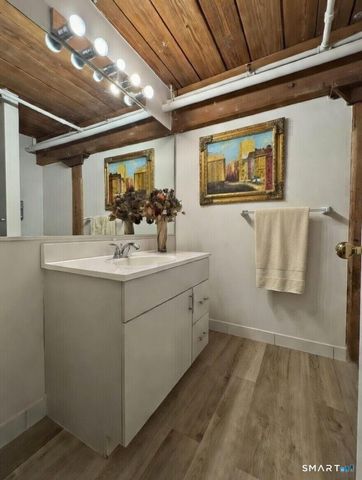 68 Thermos Avenue 109D, Norwich, CT 06360