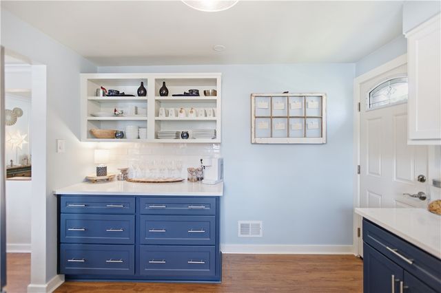 4353 E Barlind Dr, Whitehall, PA 15227