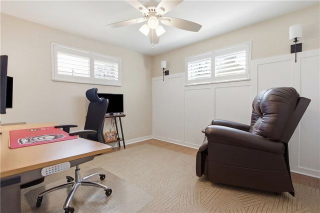 4353 E Barlind Dr, Whitehall, PA 15227