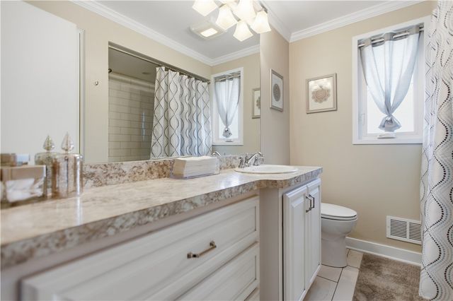 4353 E Barlind Dr, Whitehall, PA 15227