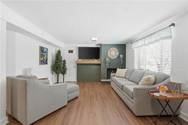 4353 E Barlind Dr, Whitehall, PA 15227