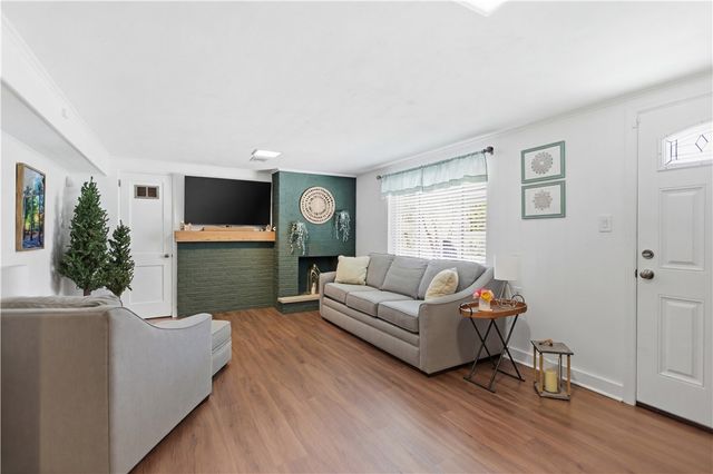 4353 E Barlind Dr, Whitehall, PA 15227