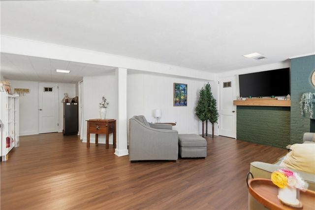 4353 E Barlind Dr, Whitehall, PA 15227