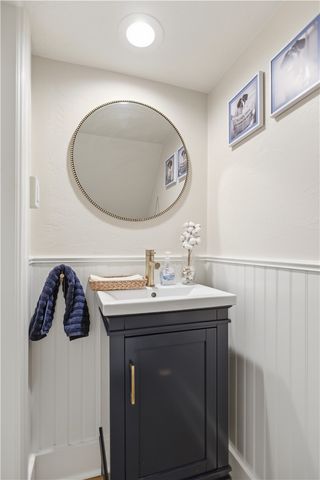 4353 E Barlind Dr, Whitehall, PA 15227