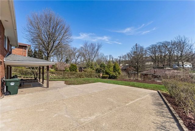 4353 E Barlind Dr, Whitehall, PA 15227