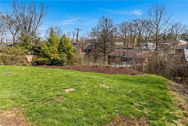 4353 E Barlind Dr, Whitehall, PA 15227