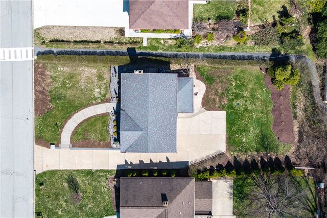 4353 E Barlind Dr, Whitehall, PA 15227