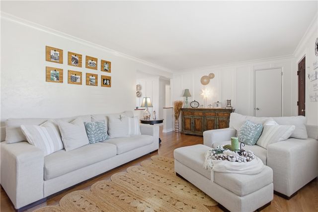 4353 E Barlind Dr, Whitehall, PA 15227