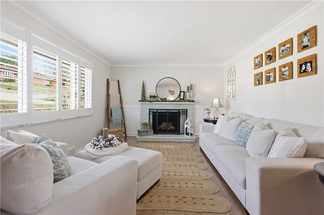 4353 E Barlind Dr, Whitehall, PA 15227