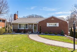 4353 E Barlind Dr, Whitehall, PA 15227