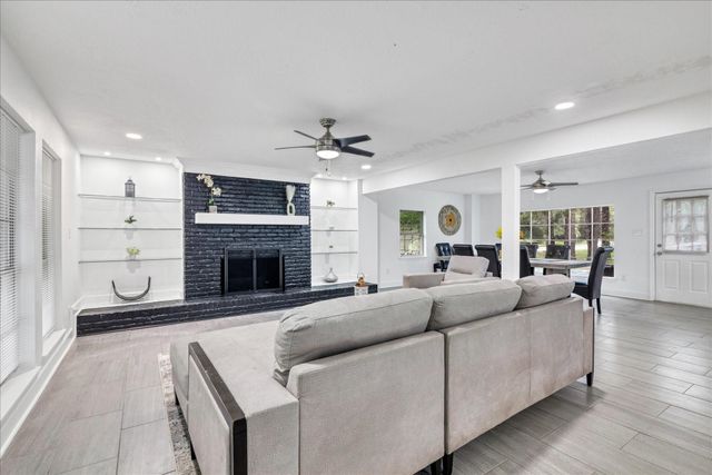 561 Brandon Road, Conroe, TX 77302