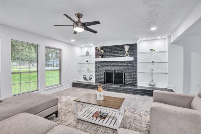 561 Brandon Road, Conroe, TX 77302