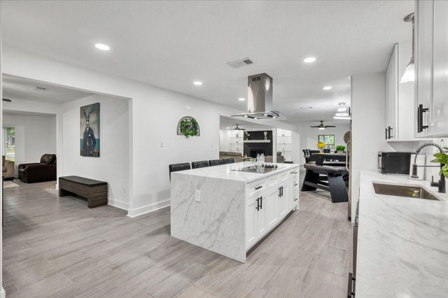 561 Brandon Road, Conroe, TX 77302