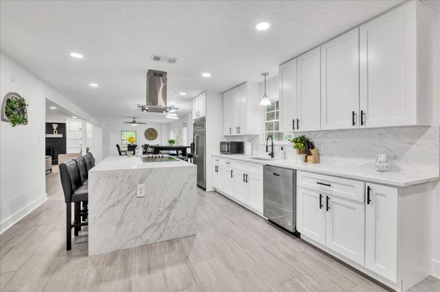 561 Brandon Road, Conroe, TX 77302