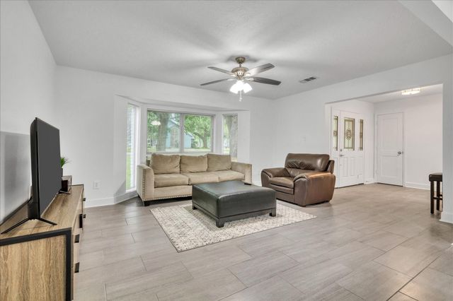 561 Brandon Road, Conroe, TX 77302