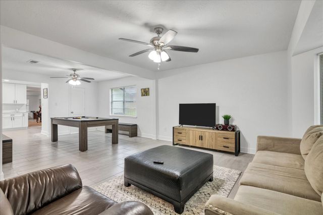 561 Brandon Road, Conroe, TX 77302