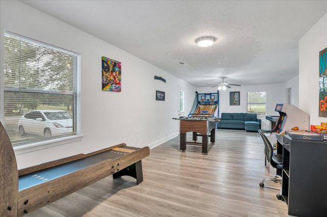 561 Brandon Road, Conroe, TX 77302