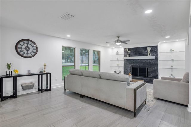 561 Brandon Road, Conroe, TX 77302