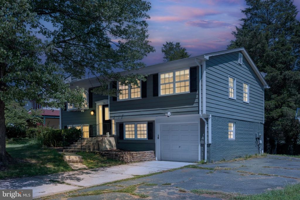 5613 ROCKY RUN DR, Centreville, VA 20120