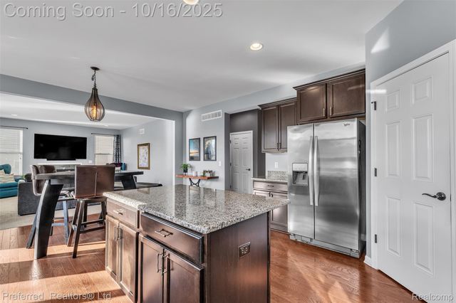 28430 Oakmonte Circle E, Lyon Charter Township, MI 48165