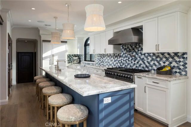 302 3rd, Huntington Beach, CA 92648