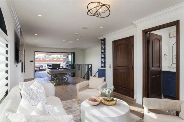 302 3rd, Huntington Beach, CA 92648