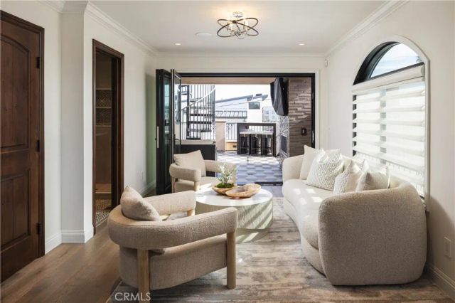 302 3rd, Huntington Beach, CA 92648