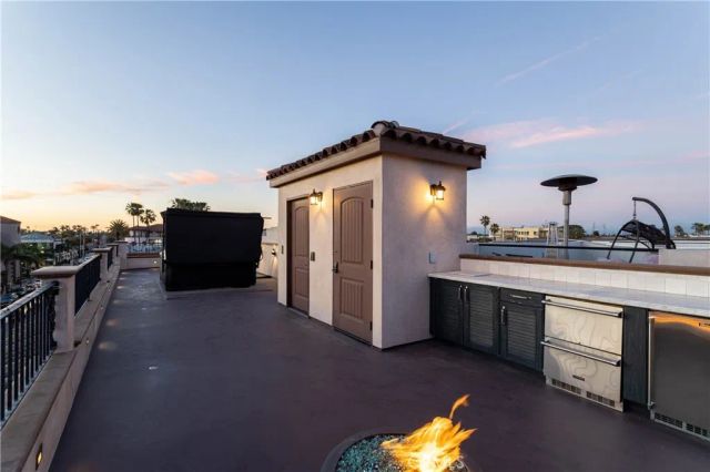 302 3rd, Huntington Beach, CA 92648