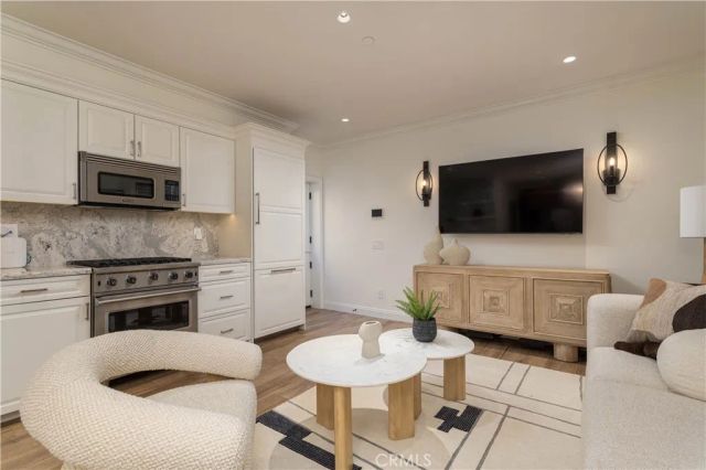 302 3rd, Huntington Beach, CA 92648