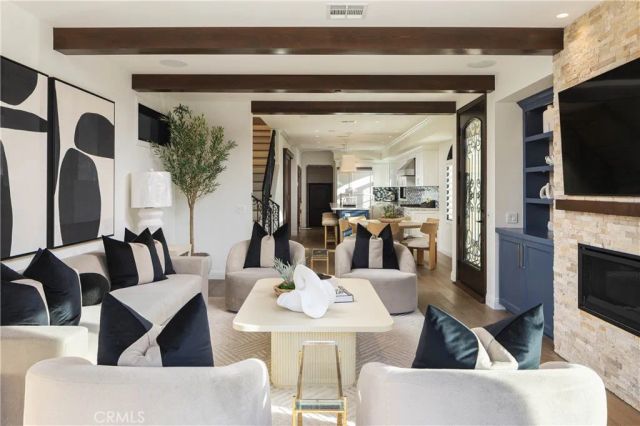 302 3rd, Huntington Beach, CA 92648