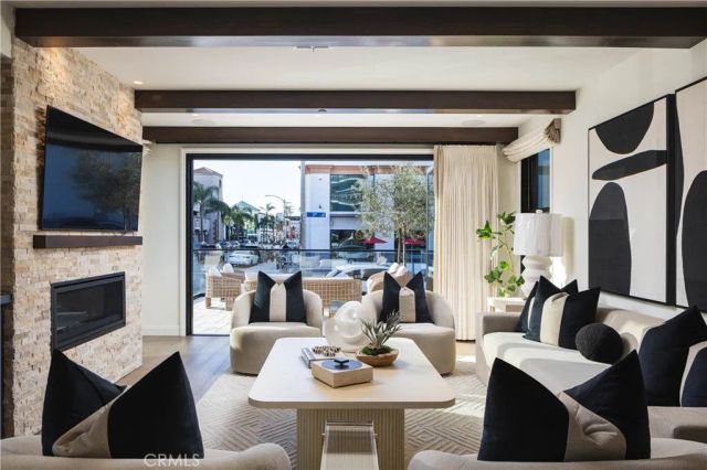 302 3rd, Huntington Beach, CA 92648