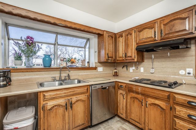 405 Meadow Drive, Gainesville, TX 76240