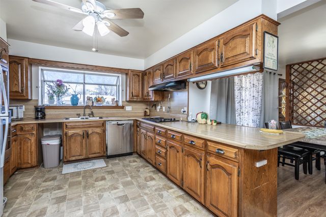 405 Meadow Drive, Gainesville, TX 76240