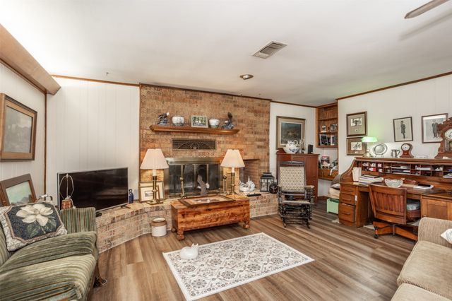 405 Meadow Drive, Gainesville, TX 76240